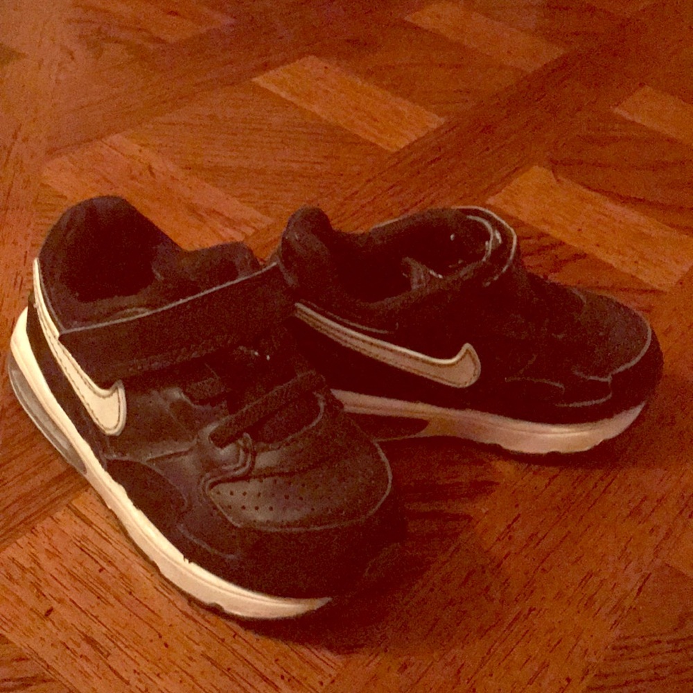 Boys air maxes size 8C